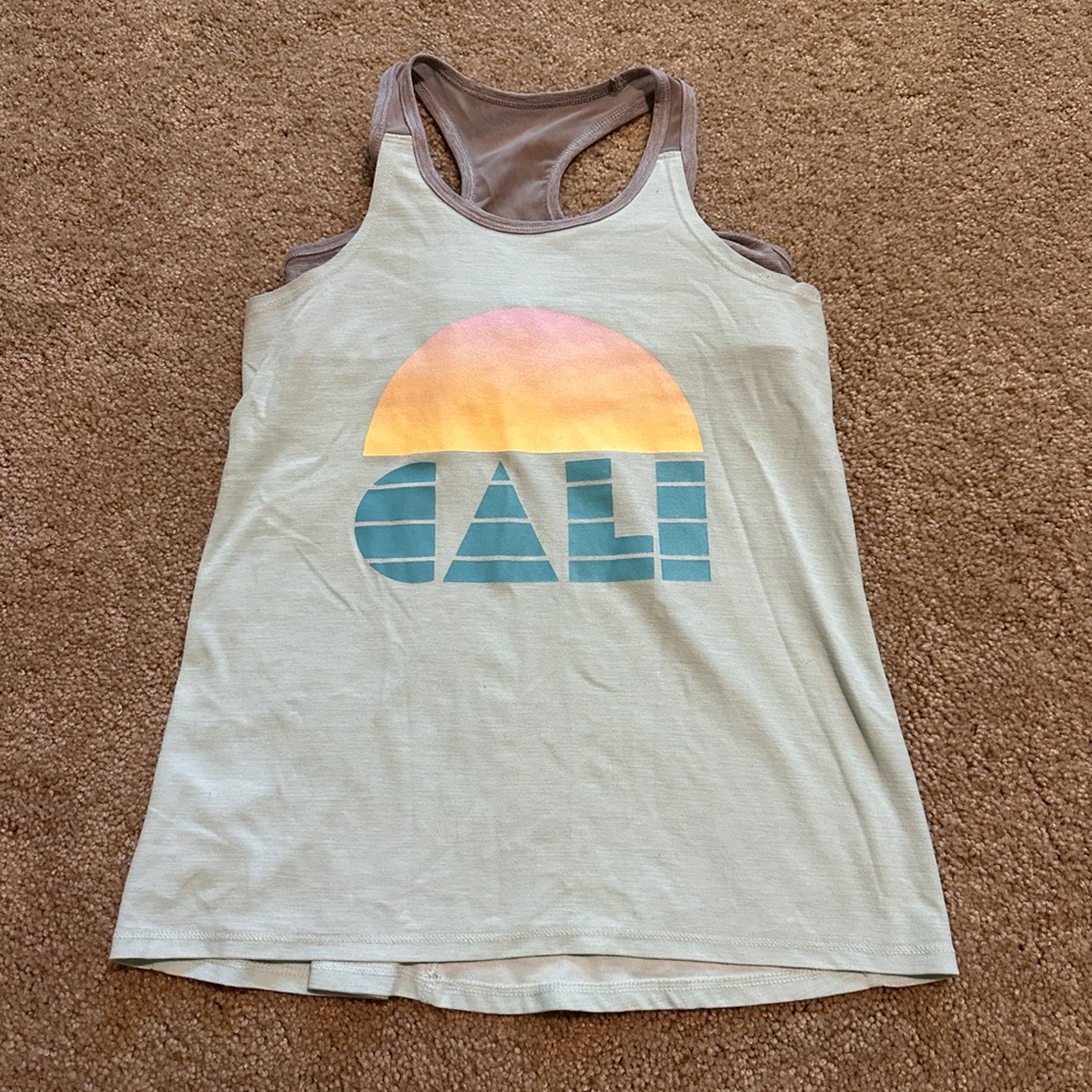 3/$20 ✨ Cali Girl’s built in bra Tank